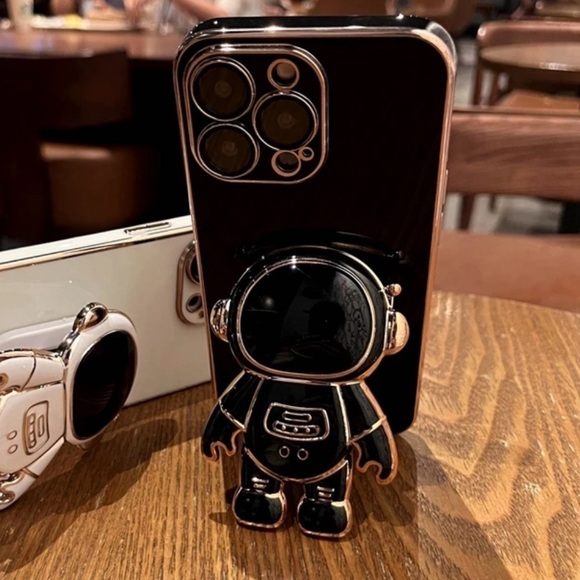 🎉HP🖤🎉Astronaut design Electroplated 3D pop socket phone stand - Picture 8 of 8